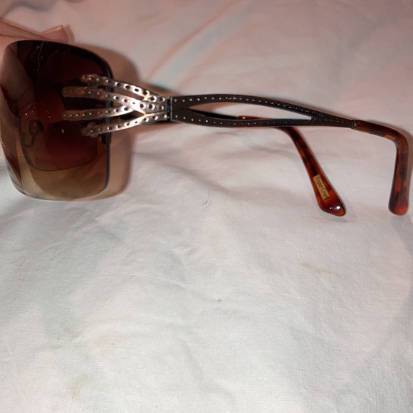 4 Bundle Sunglasses 🕶 - Picture 7 of 9